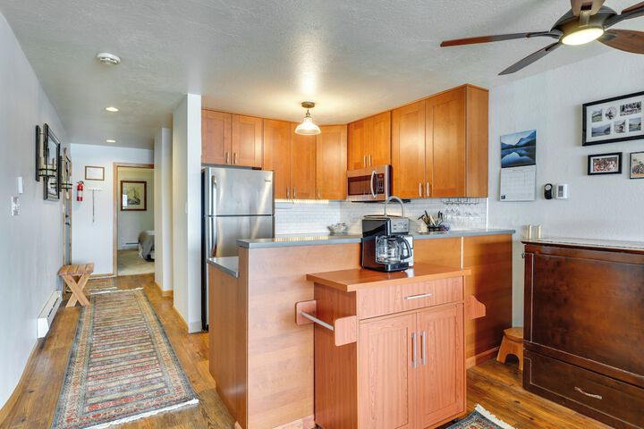 8 Mi to Keystone Resort: Dillion Condo w / Hot Tub!