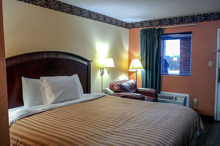 Room 6 of 9