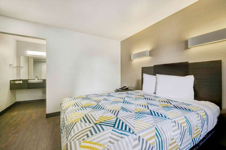Room 21 of 59