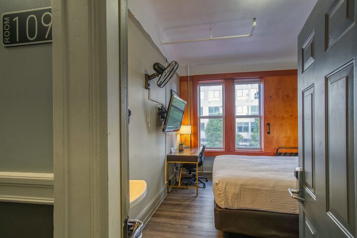 Room 83 of 115