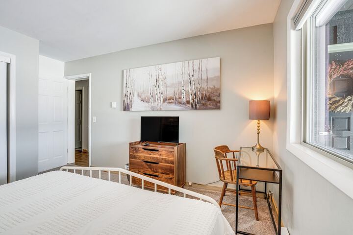 Condo w / Balcony & Views - Steps to Ski Shuttle!