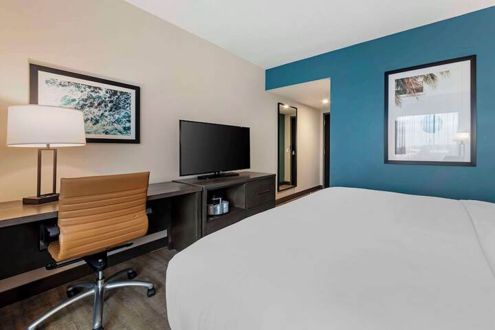 Comfort Inn & Suites Miami International Airport