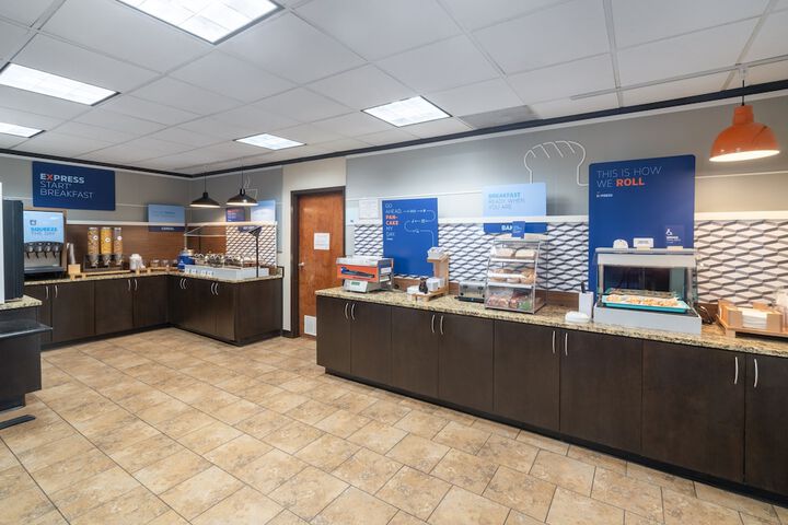 Holiday Inn Express Forsyth by IHG