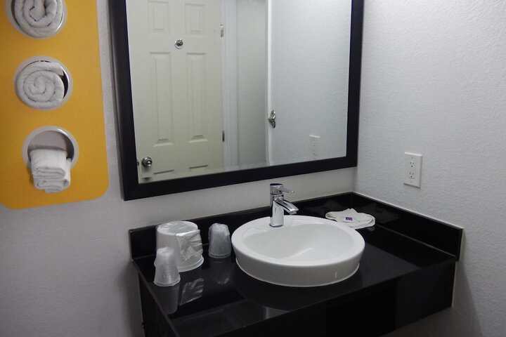 Motel 6 Portland TX
