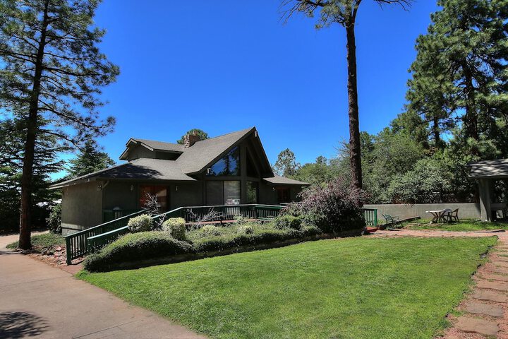Majestic Mountain Inn
