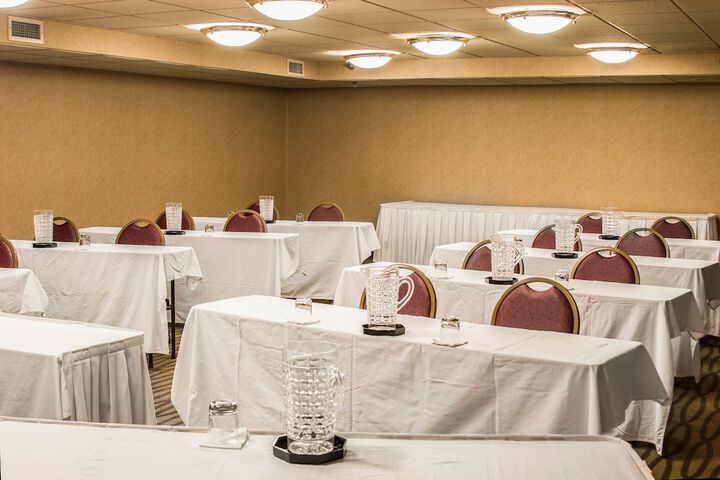 Ballroom/Hall 55 of 56