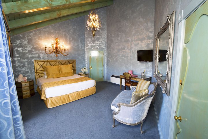 Room 275 of 461