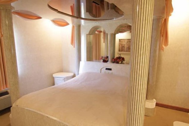 Room 12 of 39