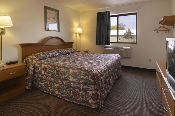 Room 4 of 13