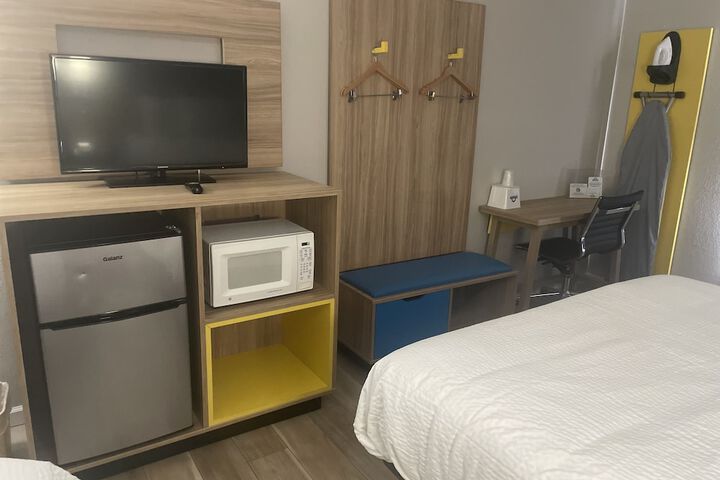 Room 7 of 28