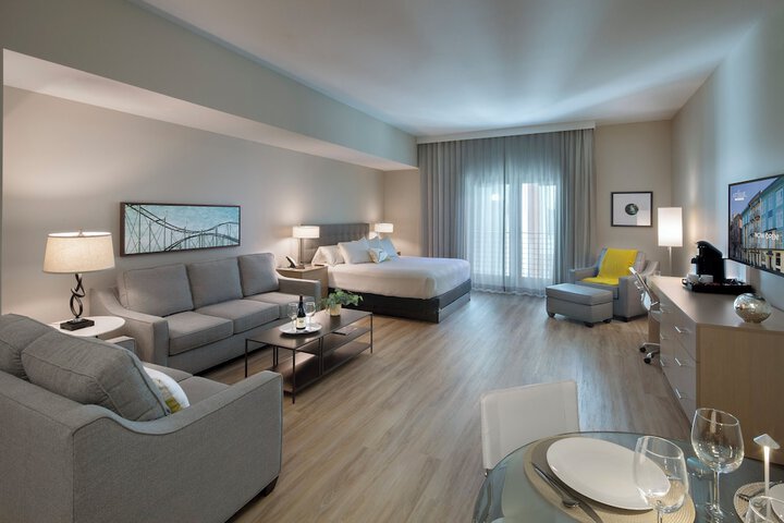 Art House Hotel and Suites