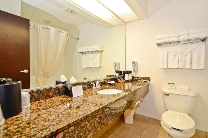 Room 10 of 28