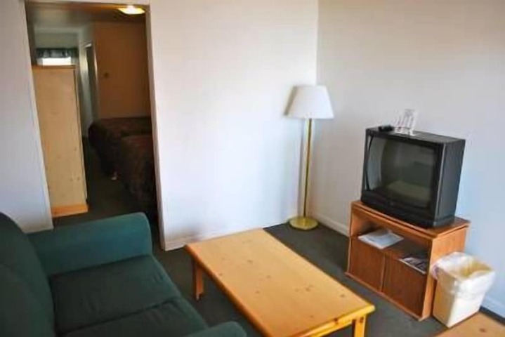 Room 10 of 36
