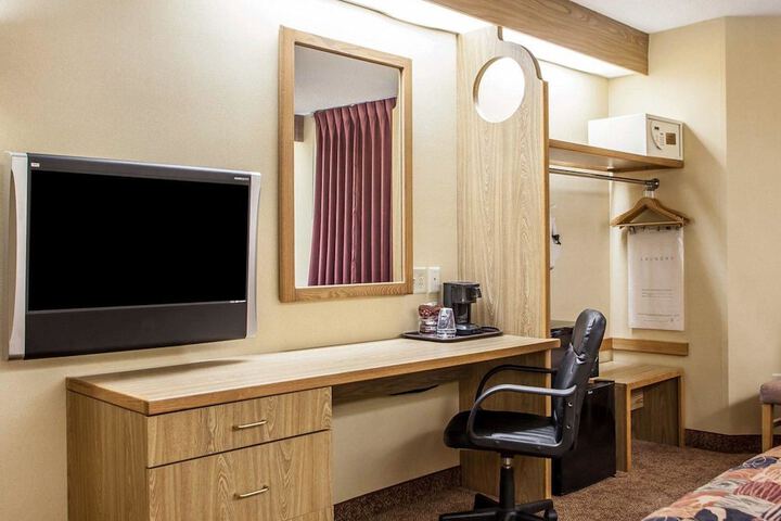 Room 13 of 23