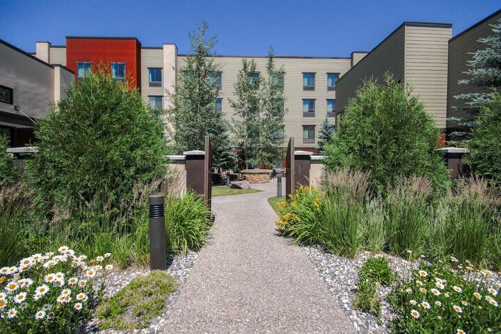 Hotel Exterior 40 of 40