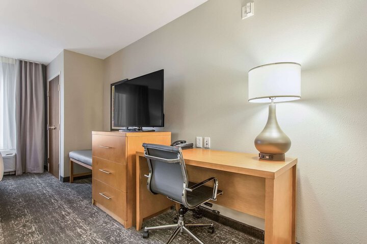 Room 28 of 40