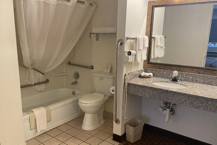 Room 6 of 10