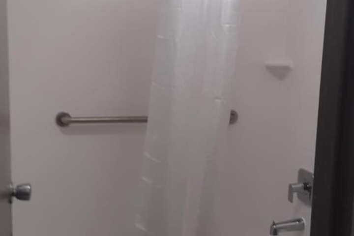 Room 33 of 46
