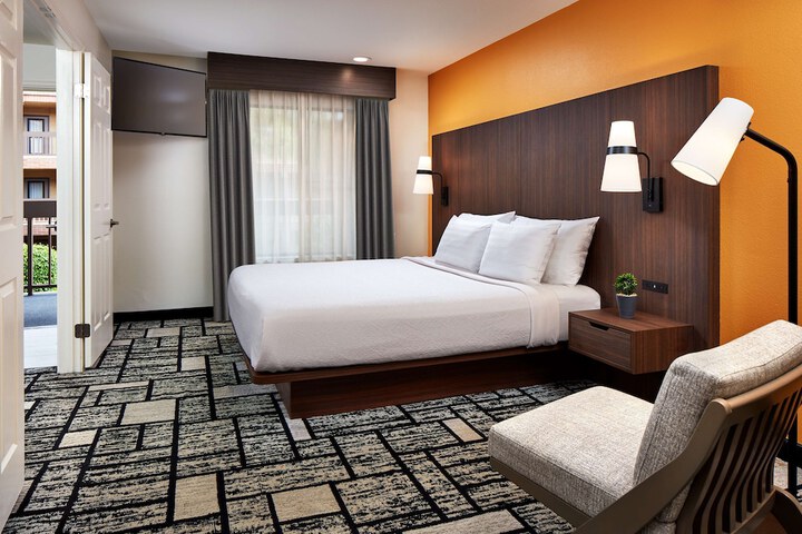 Best Western Plus Meridian Inn & Suites Anaheim-Orange