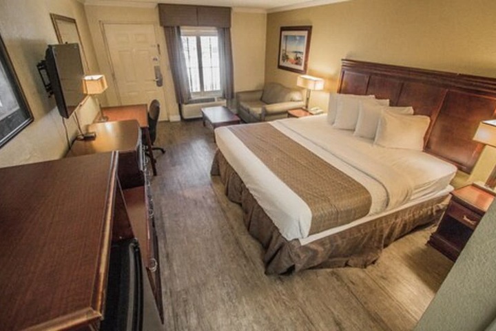 Room 32 of 37
