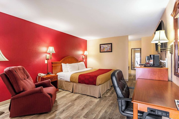 Econo Lodge Inn & Suites Santa Rosa