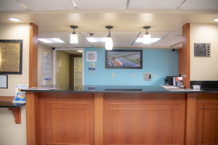 Howard Johnson Hotel & Suites by Wyndham Allentown / Dorney