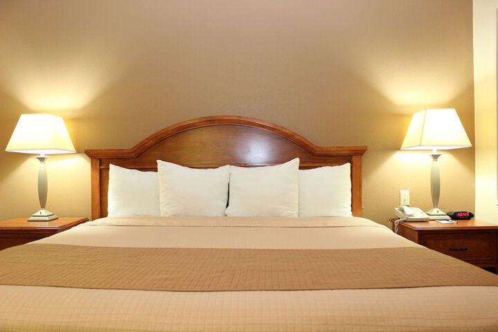 Room 6 of 17