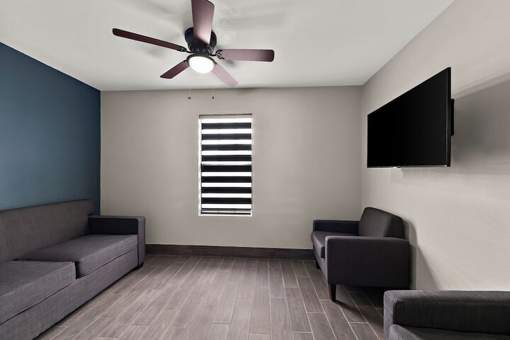 Room 7 of 13