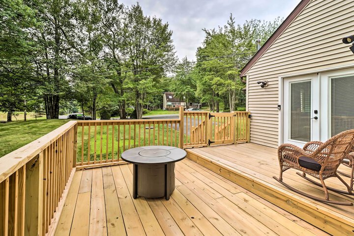 Chic Long Pond Family Home w / Fire Pits & Deck!
