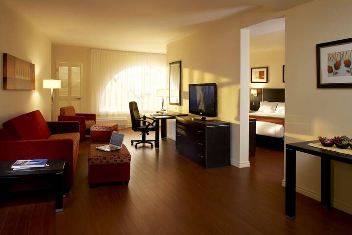 Room 13 of 32