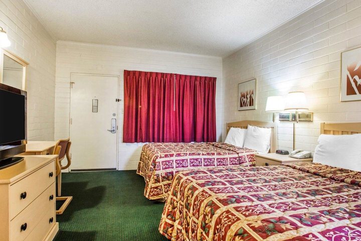 Room 6 of 19
