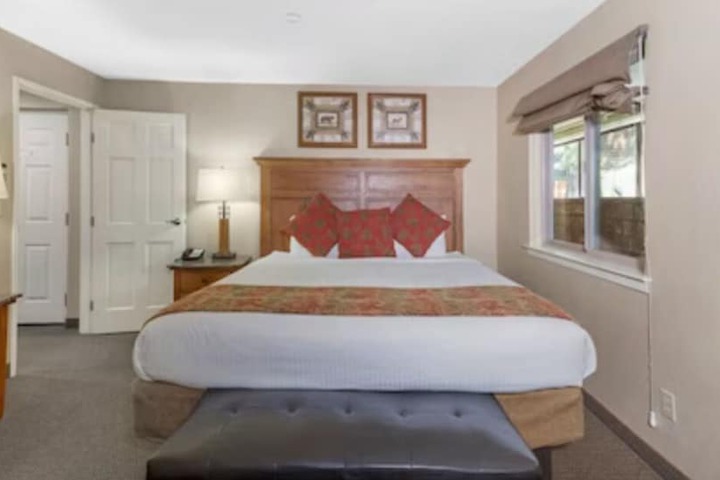 Room 10 of 13