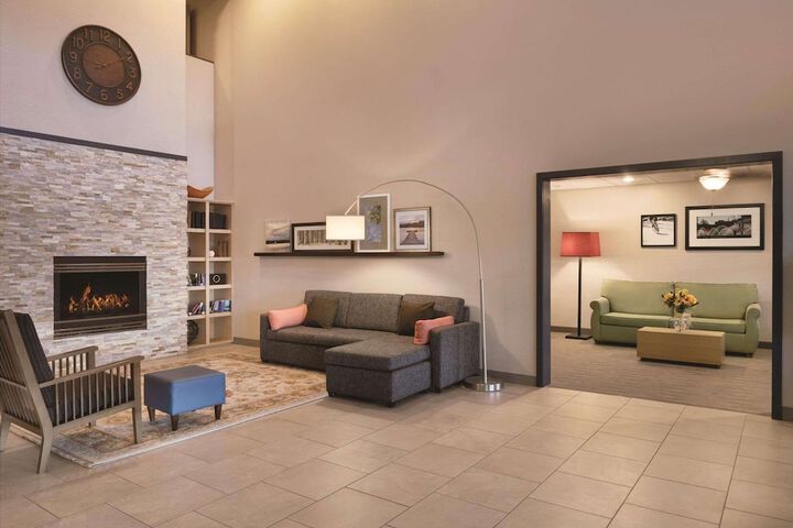 Country Inn & Suites by Radisson Germantown, WI
