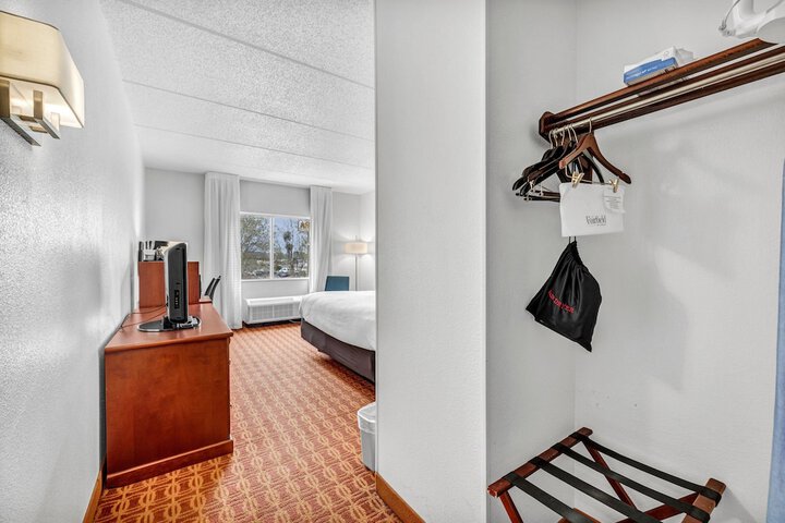 Room 53 of 70