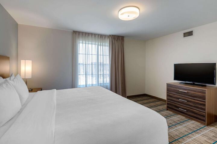 Room 32 of 66