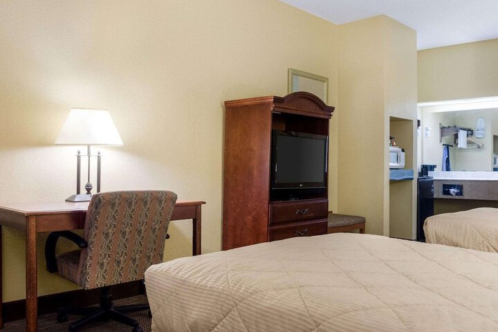 Room 17 of 24