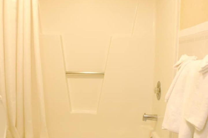 Room 6 of 10