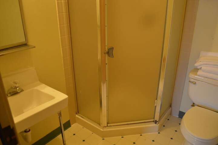 Room 33 of 34