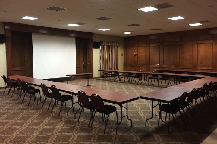 Ballroom/Hall 34 of 37
