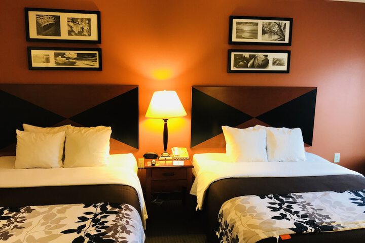 Room 52 of 77