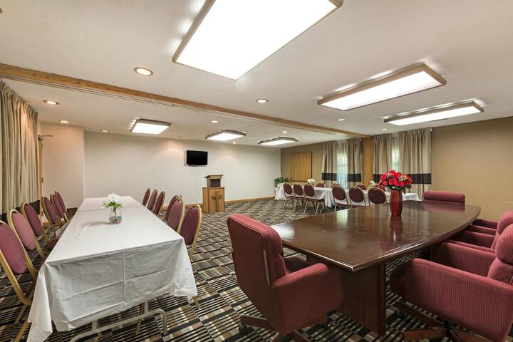 Quality Inn & Suites Portage Central