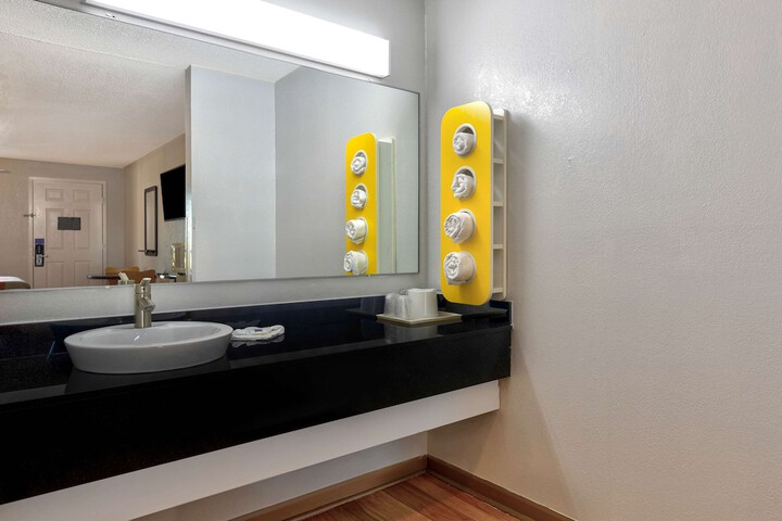 Room 32 of 35