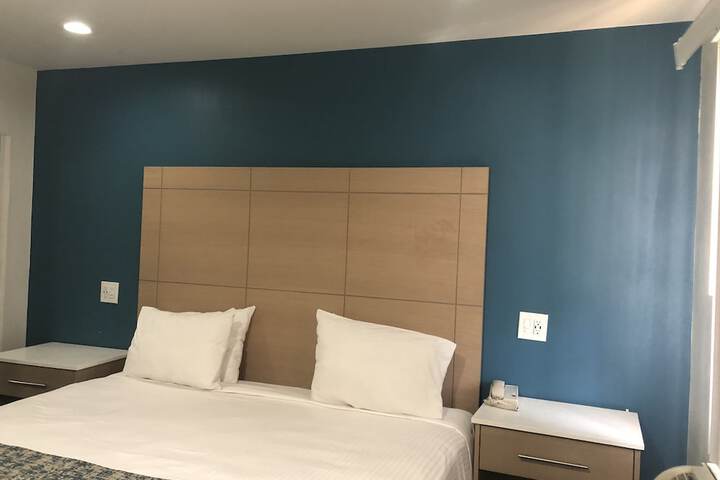 Room 11 of 27