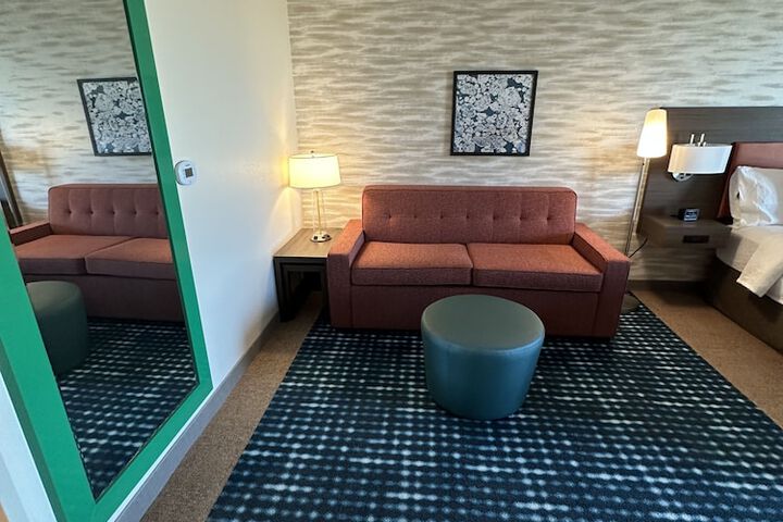 Room 2 of 10