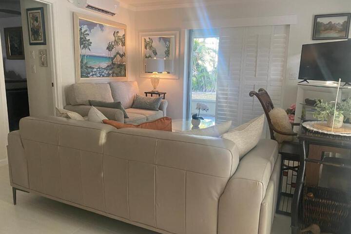 Closest 1BR to Vanderbilt Beach full kitchen with dishwasher, ALL NEW!