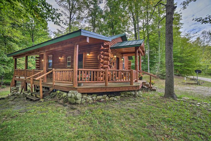 Updated Manistique Log Cabin Yard & Fire Pit