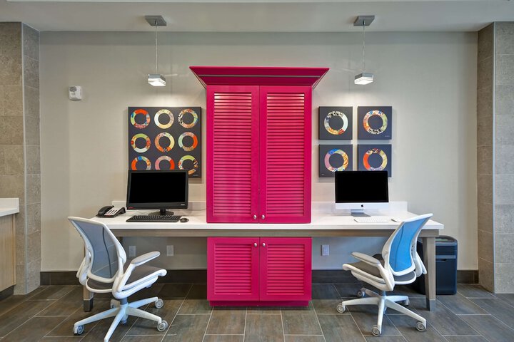 Business Center 44 of 47