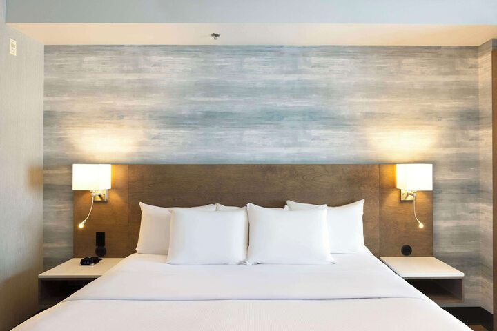 Room 27 of 60