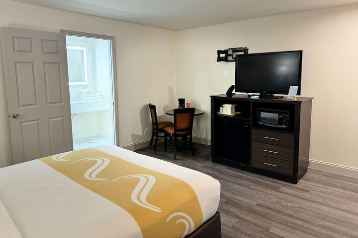 Room 16 of 80