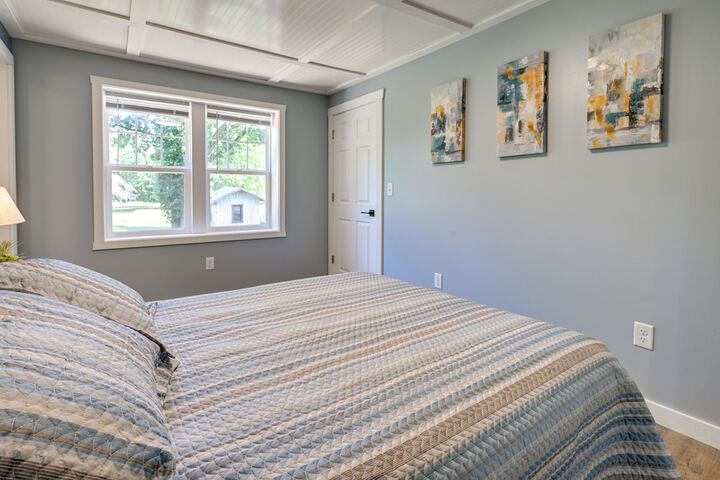 Chippewa Falls Getaway w / Community Lake Access!